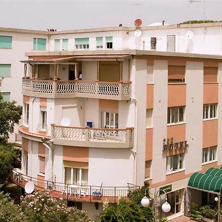 Hotel Ausonia Follonica Εξωτερικό φωτογραφία