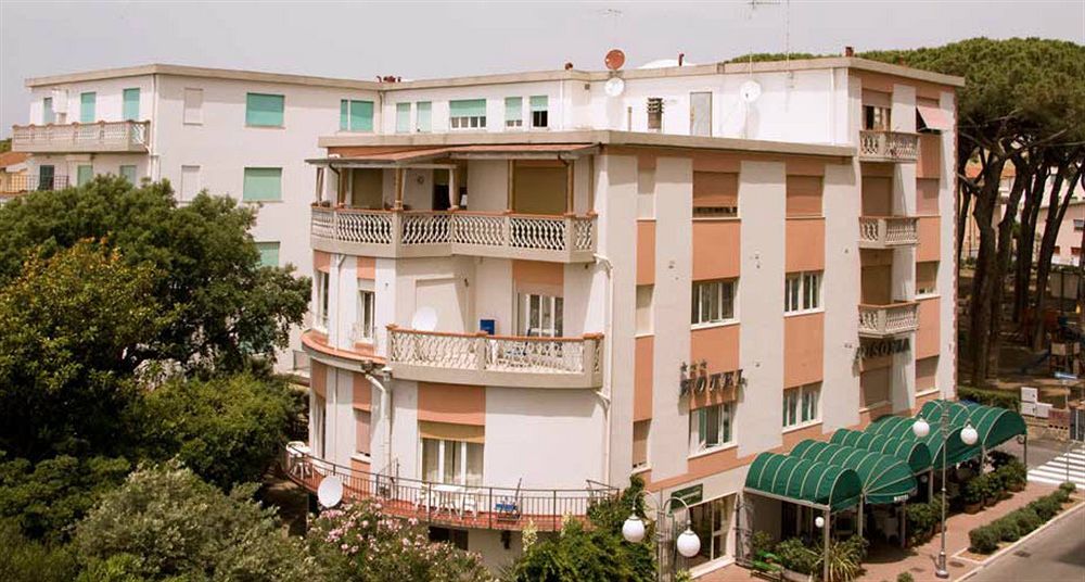 Hotel Ausonia Follonica Εξωτερικό φωτογραφία